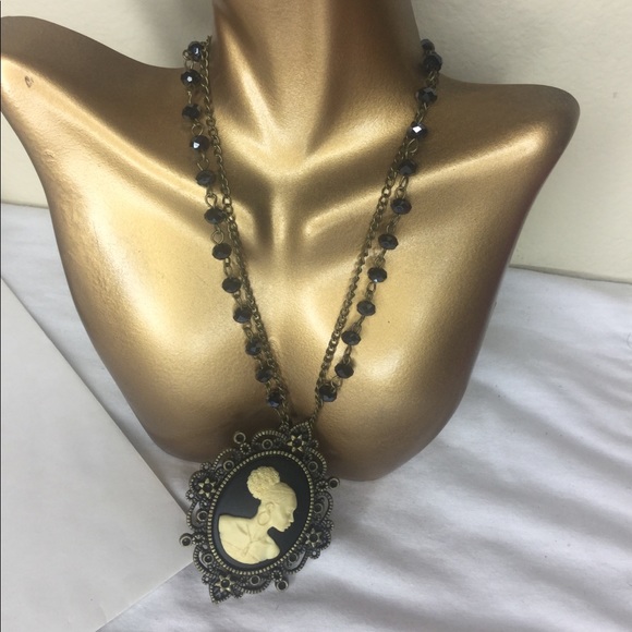 Vintage Cameo Necklace - Picture 2 of 6